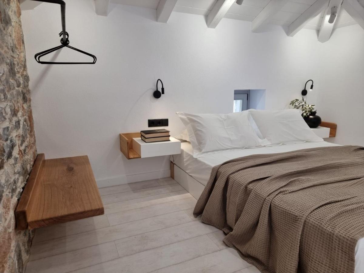 Stone Build Suite With Private Pool Kolios Eksteriør bilde